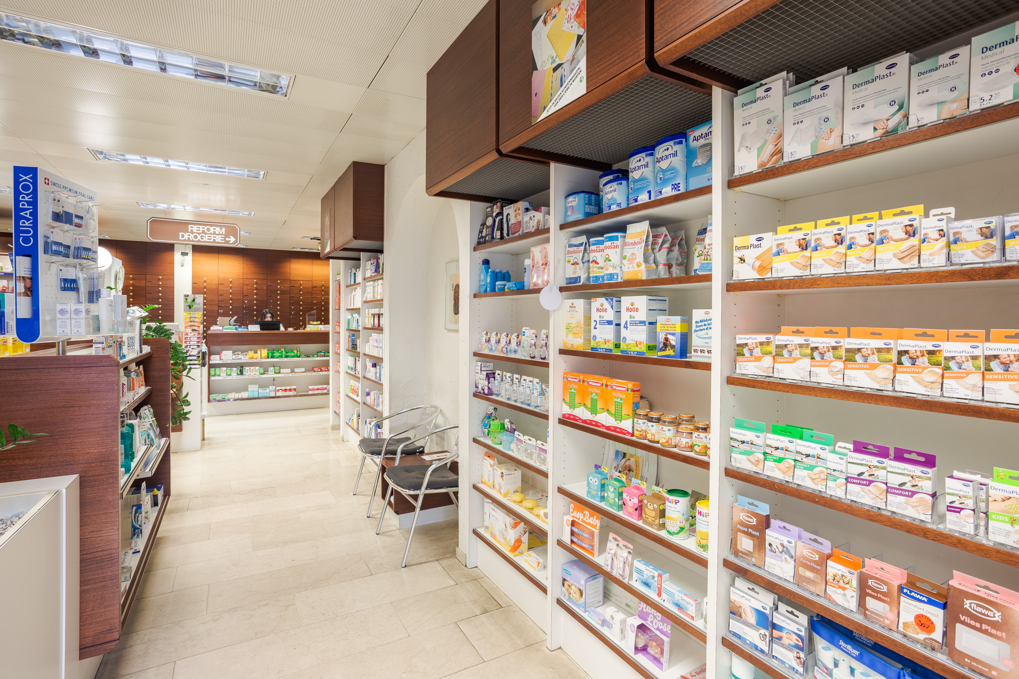 Ladenfläche-Matthäus-Apotheke-Basel.jpg